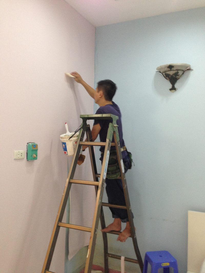 thi-cong-giay-dan-tuong-11-dai-co-viet (10)